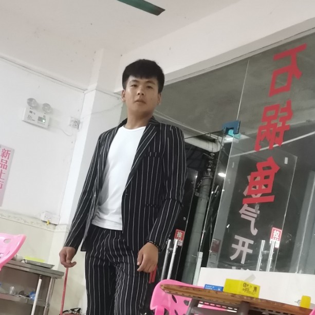 柚子腼腆的照片