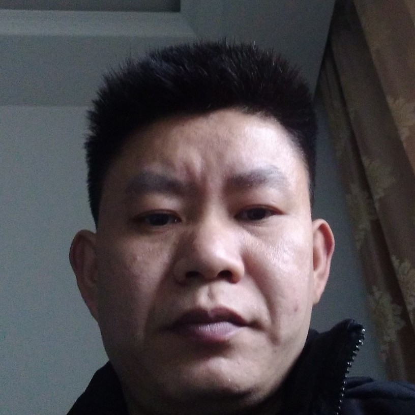 难过板凳男的照片