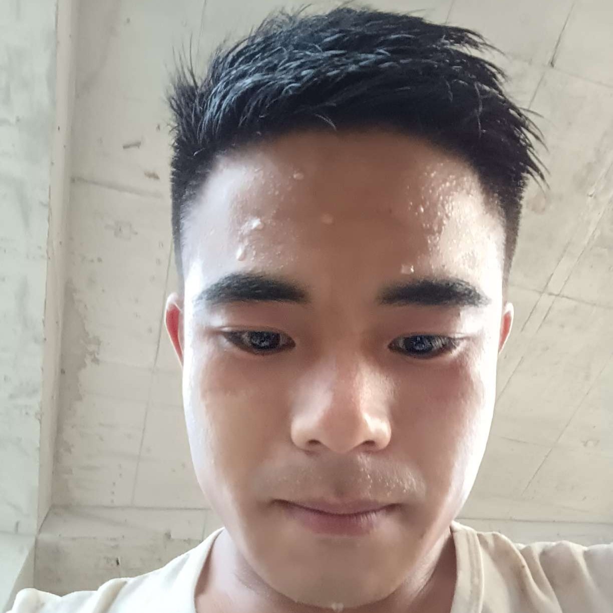 隐忍踢咖啡的照片