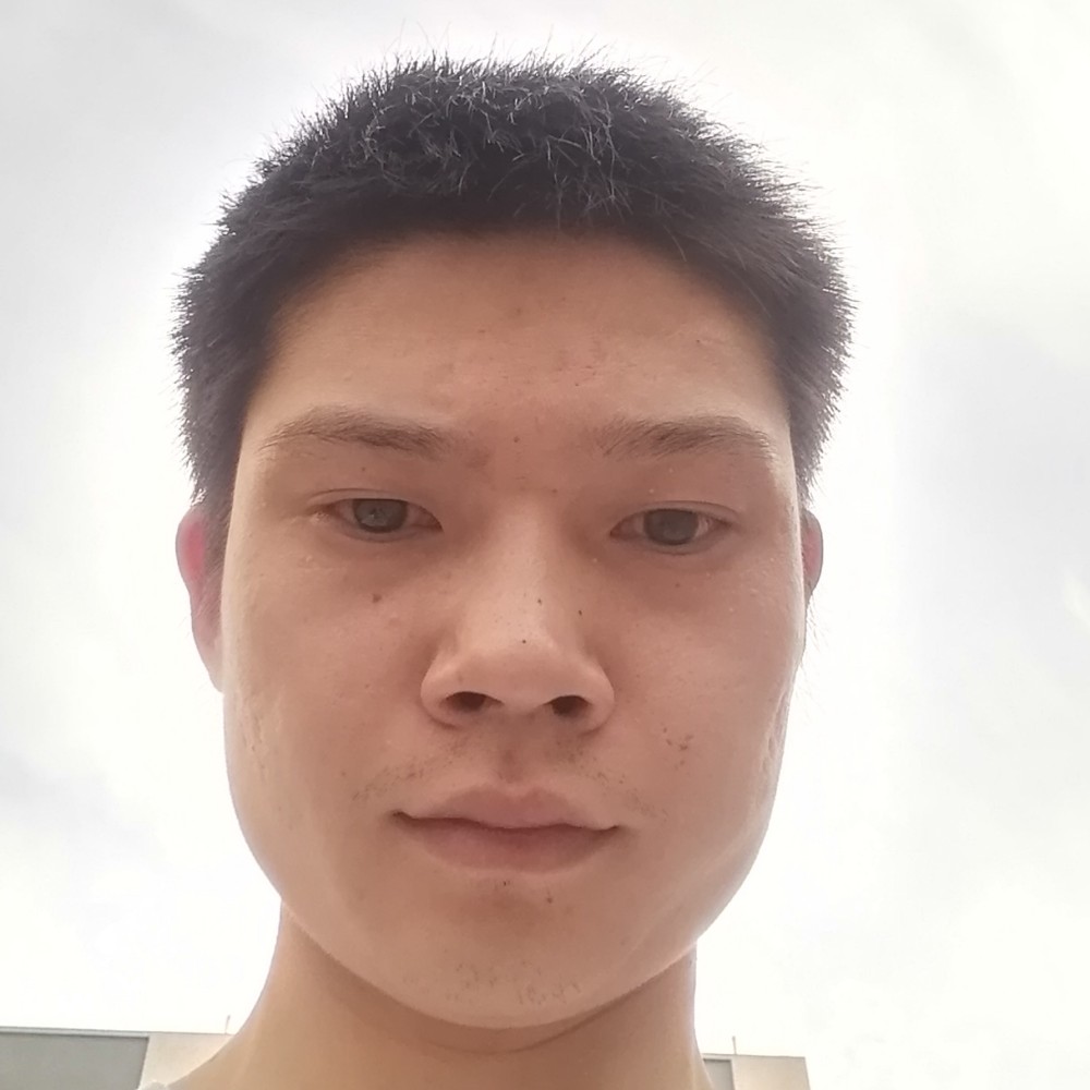 内向向微笑的照片