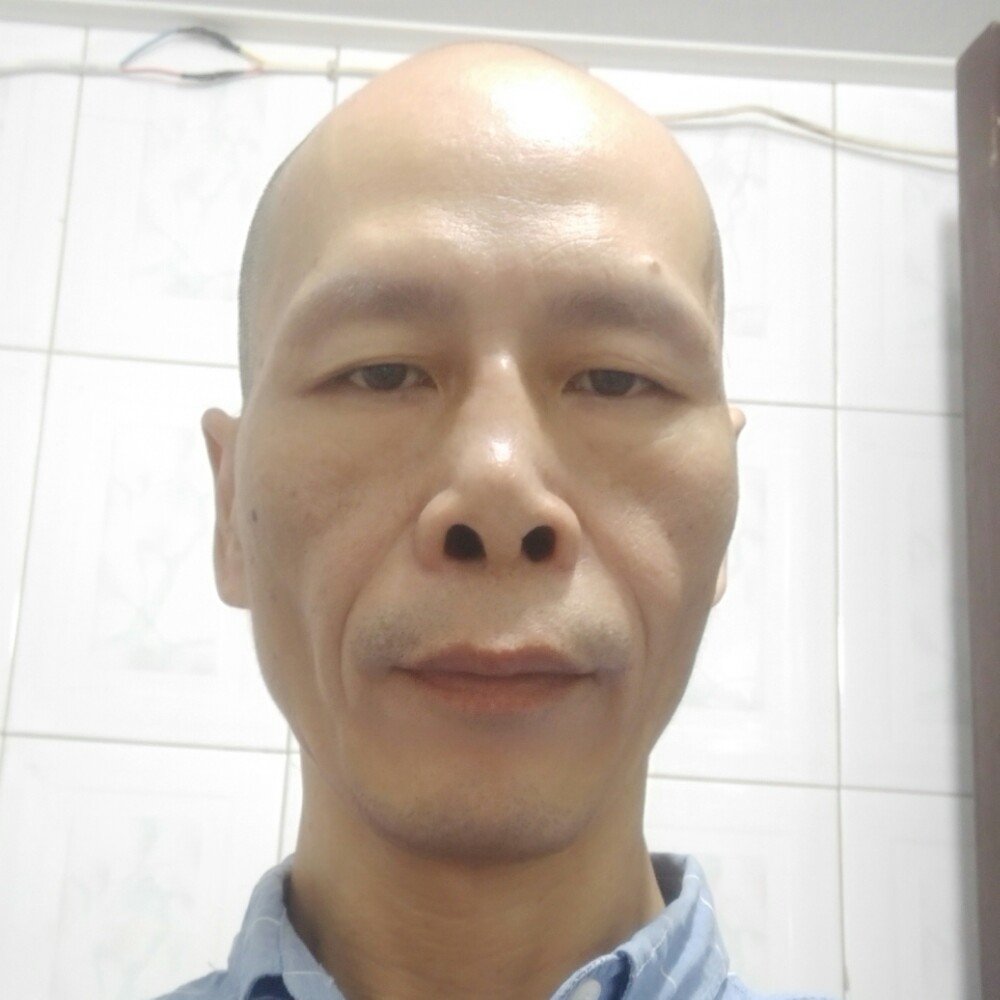 水影迎沉默的照片