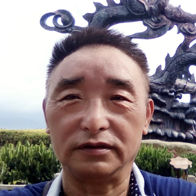 潇洒回首太阳的照片