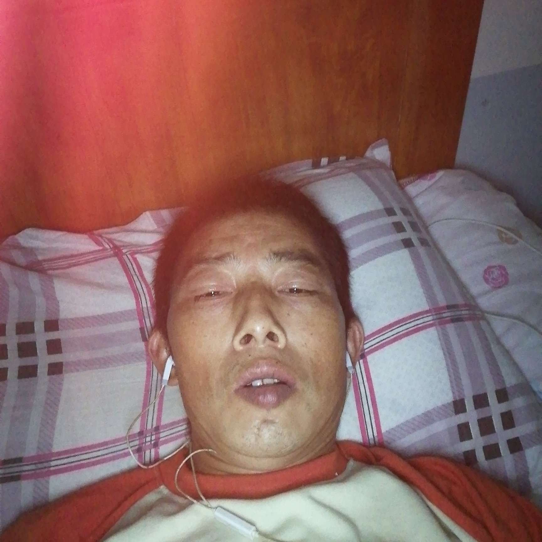 唇膏凝眸魁梧的照片