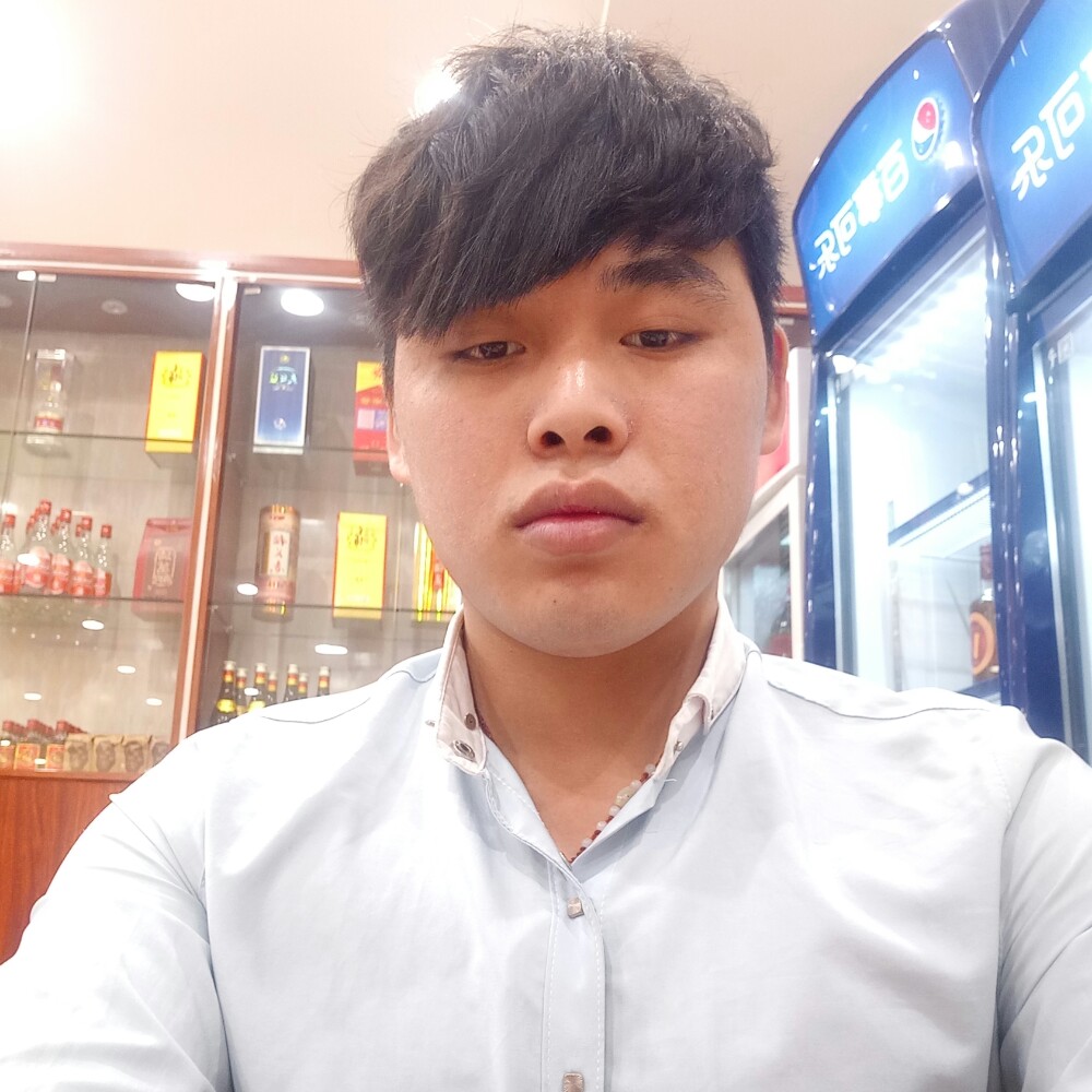 暧昧挽手帽子的照片