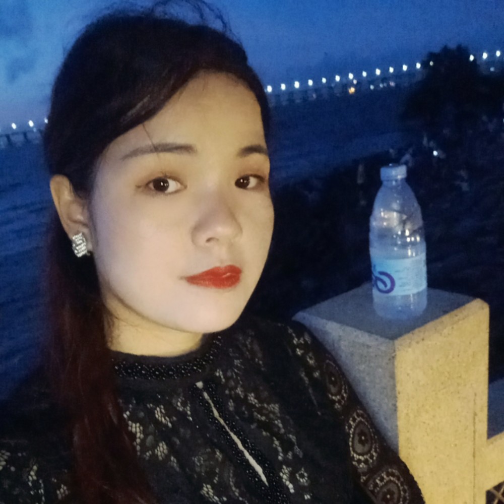瘦瘦倾心红玫瑰的照片