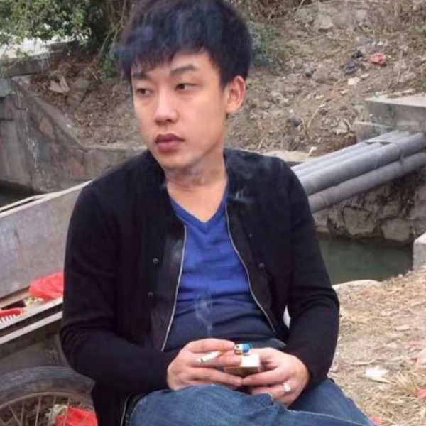 努力让自己飞得高的照片