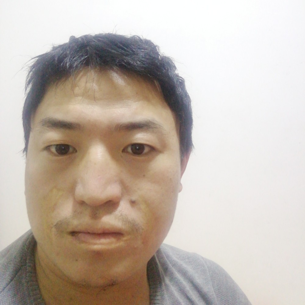 魁梧钢铁侠的照片