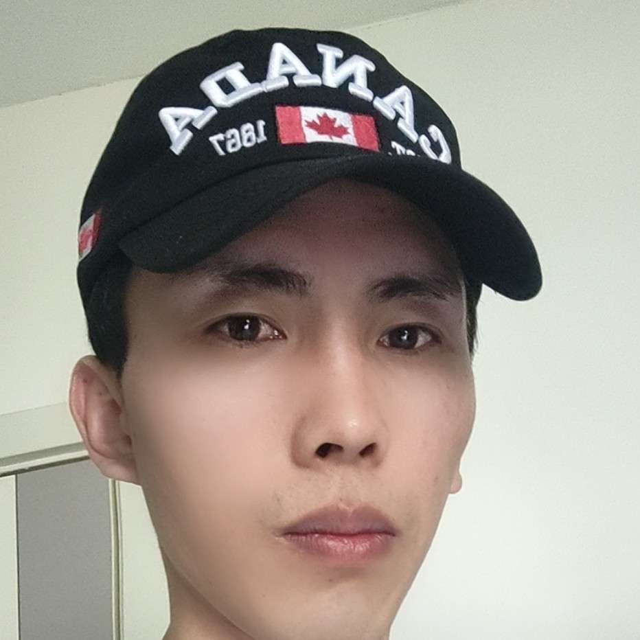 一个人回首砖头的照片
