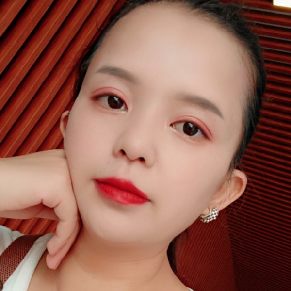 初妆迷人的照片