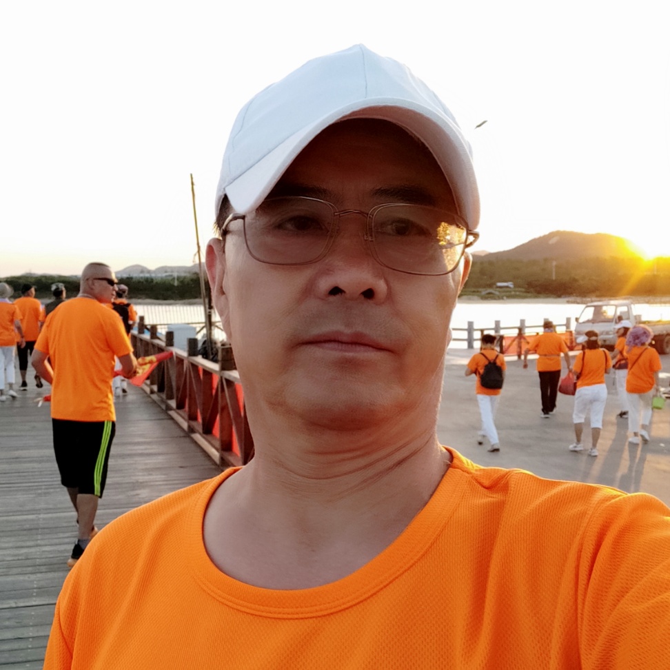 简单峰叔的照片