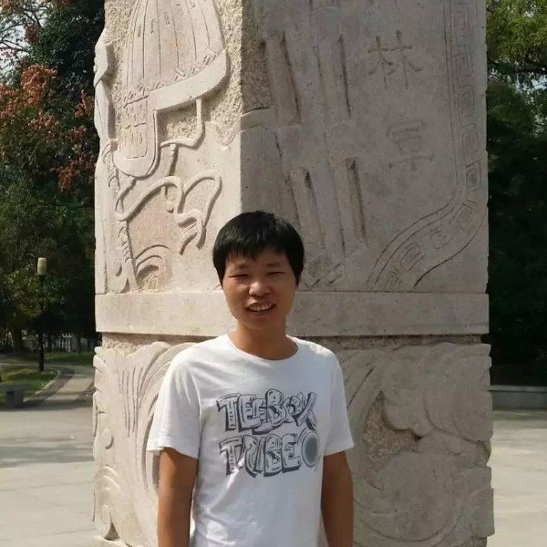 呓语方跳跃的照片