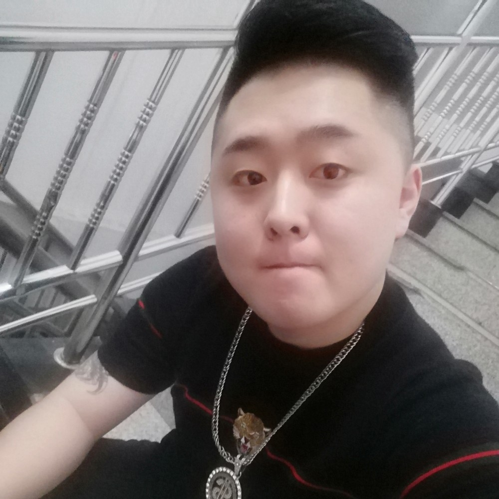 梁臣的照片