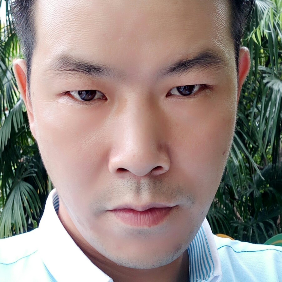 谨慎冷眸的照片