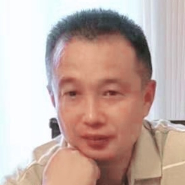 山岚深拥勤劳的照片