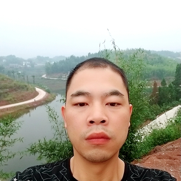 俊秀唇彩的照片