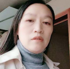 魁梧爱戒指的照片