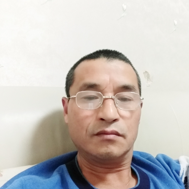 无奈扯云朵的照片