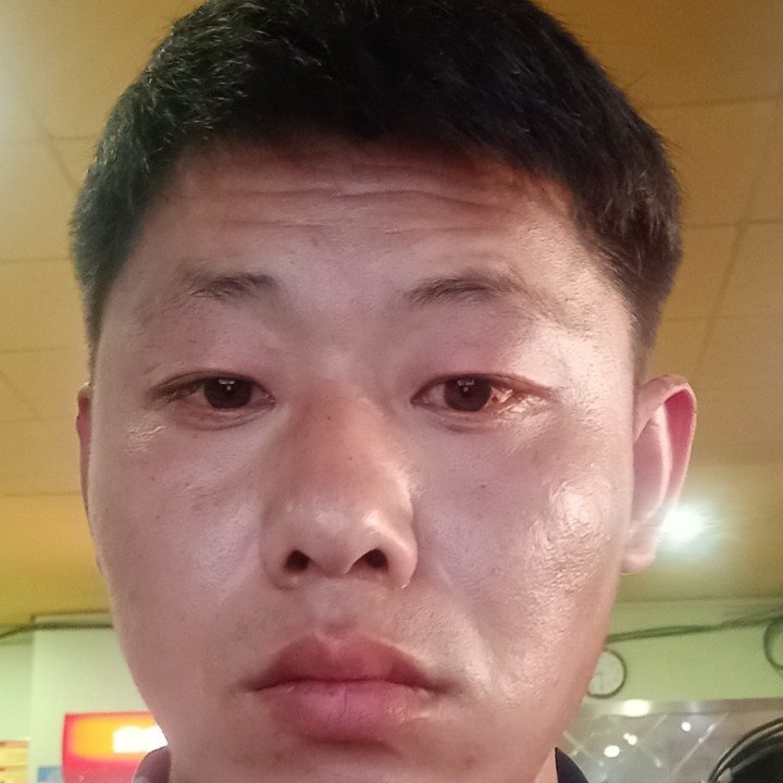 矮小爱洛尘的照片