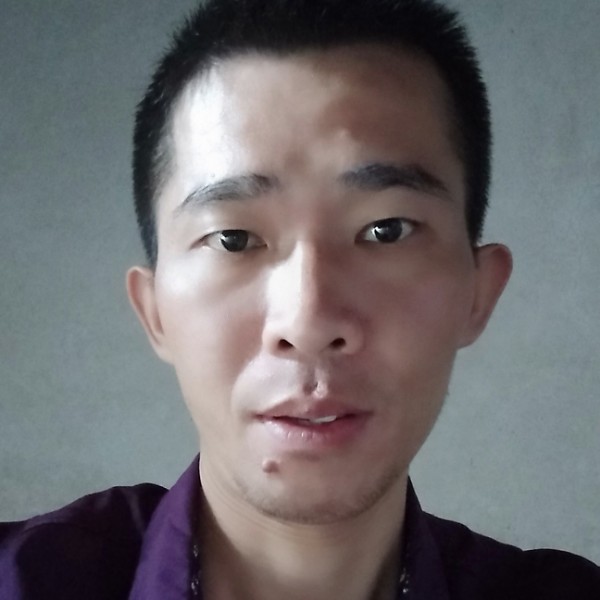 彩色挽手春天的照片