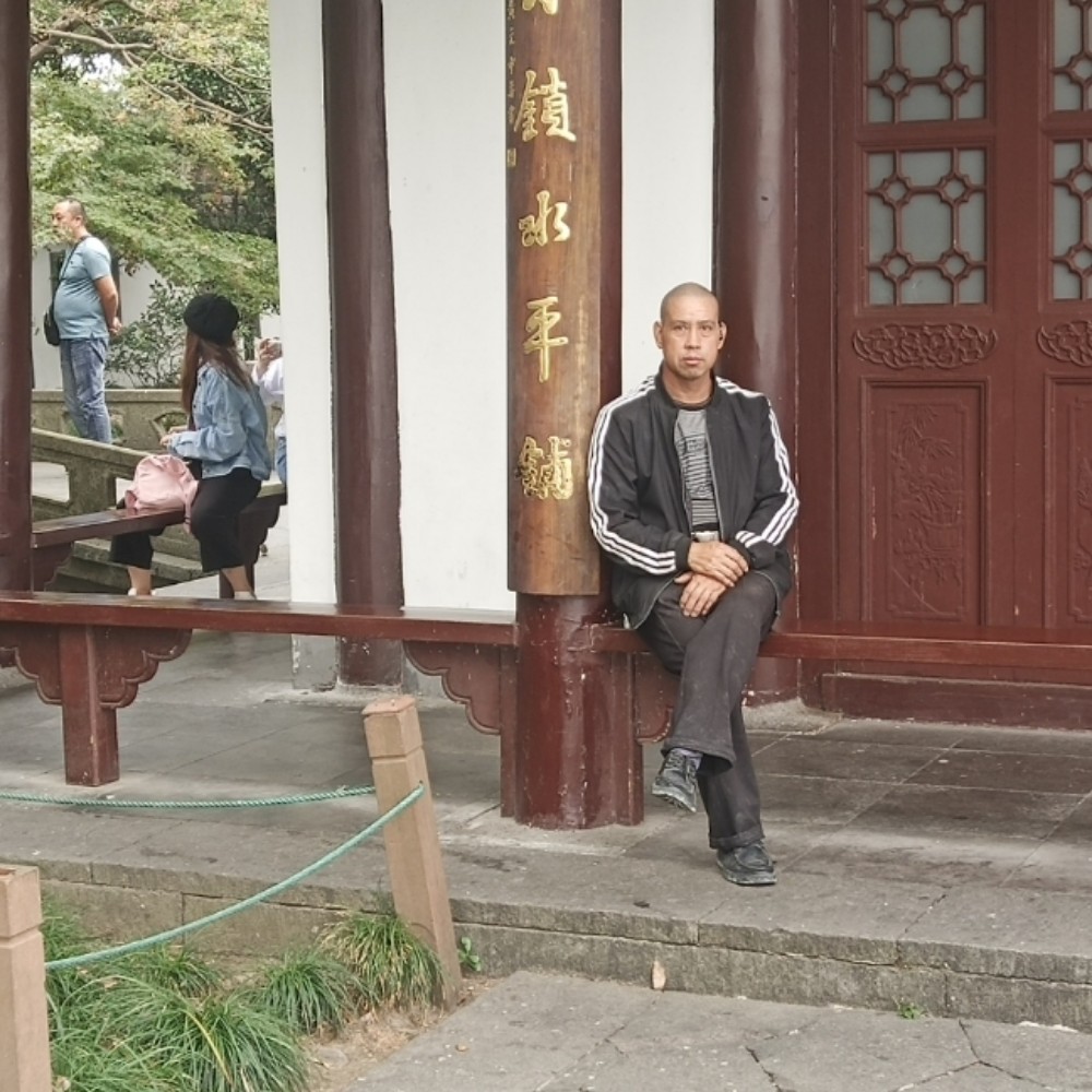 不爱求别人的人。的照片