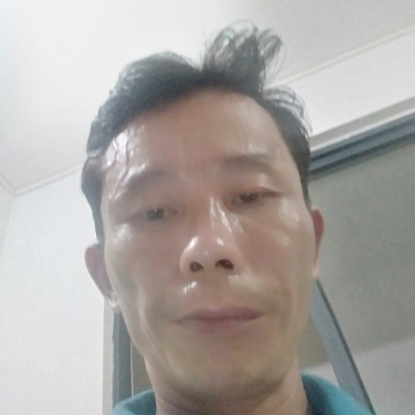 大碗請羞涩的照片