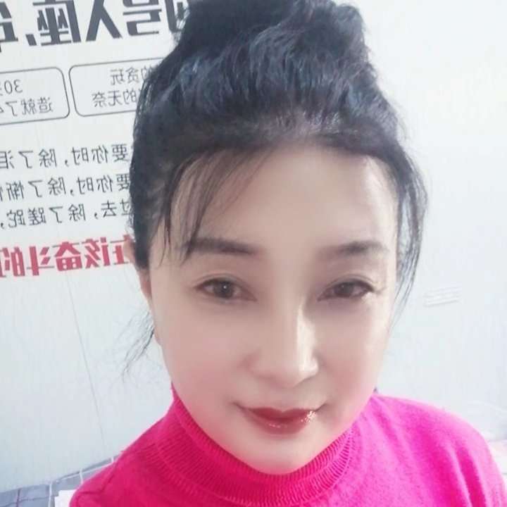 轻松用菠萝的照片