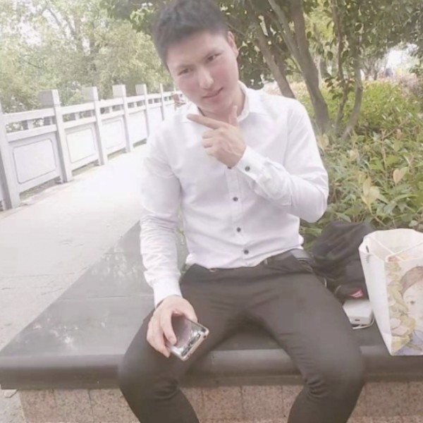 隐形说路人的照片
