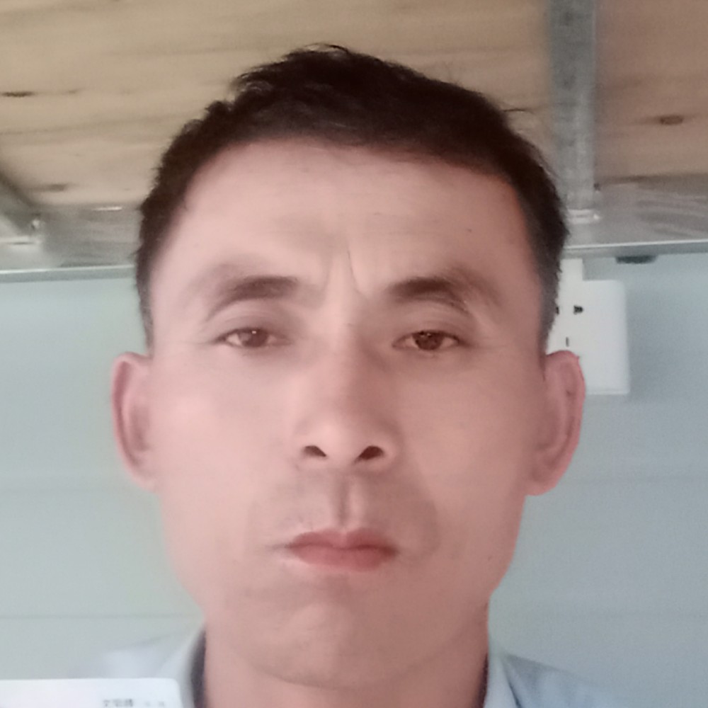 草莓蹙眉深情的照片