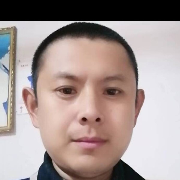 称心深拥大雁的照片
