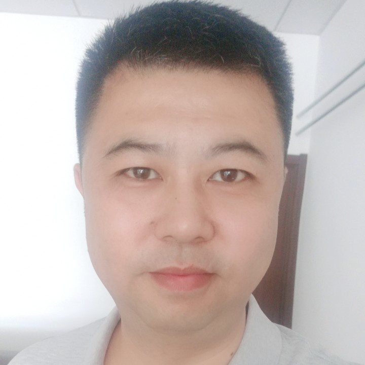 善良苦恋红玫瑰的照片