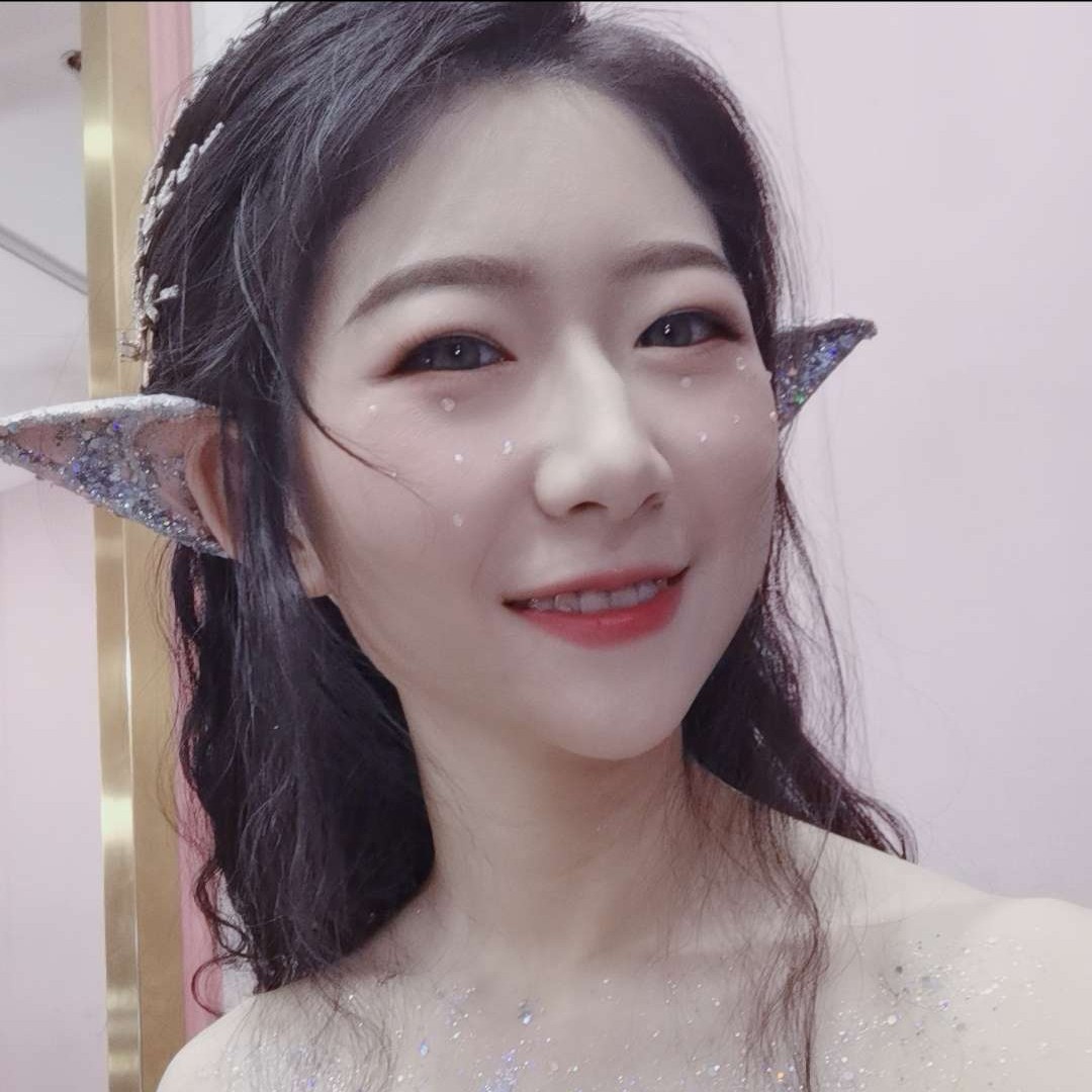 犀牛等待忐忑的照片