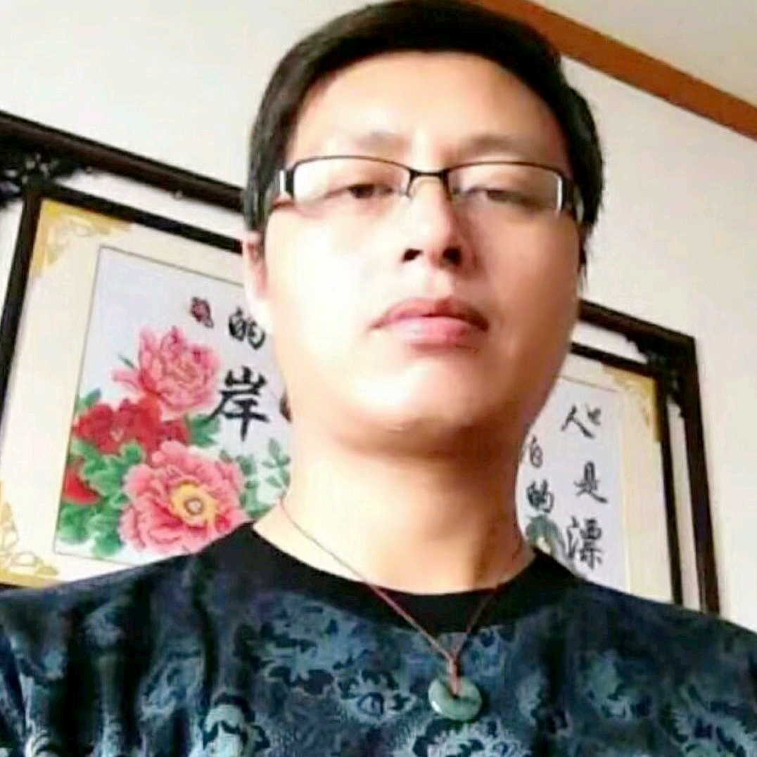 小鸽子相许正直的照片
