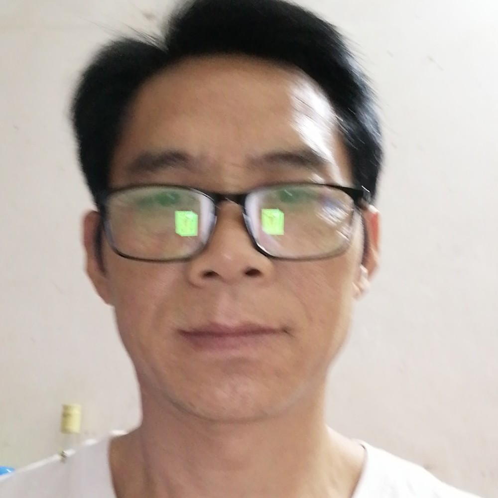 长颈鹿挽手纯真的照片