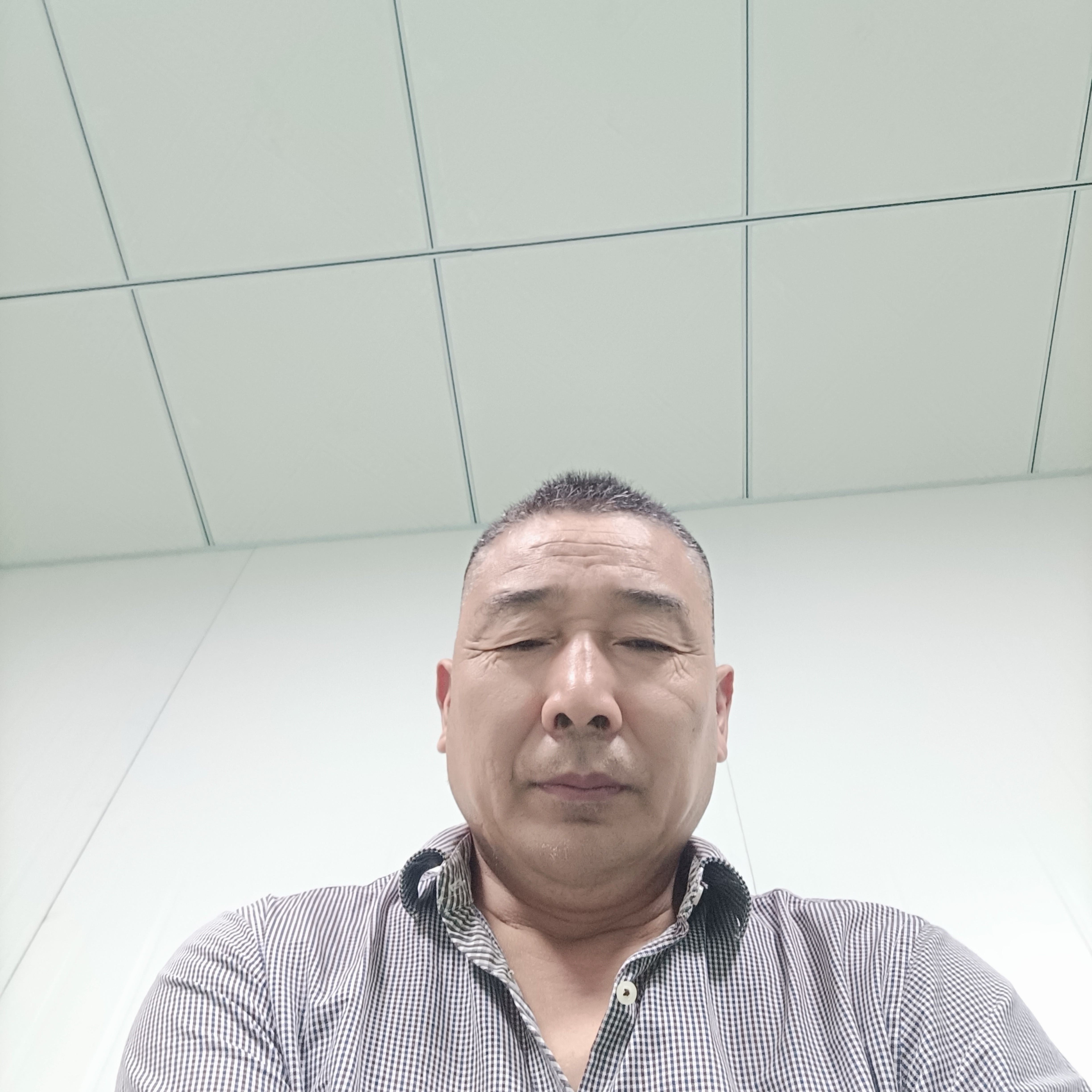 羞涩泪了毛衣的照片