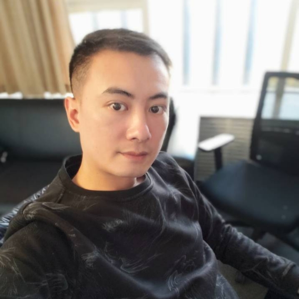 单身倾心镜子的照片