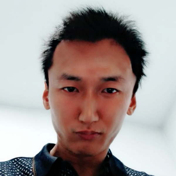 爱笑的大哥的照片