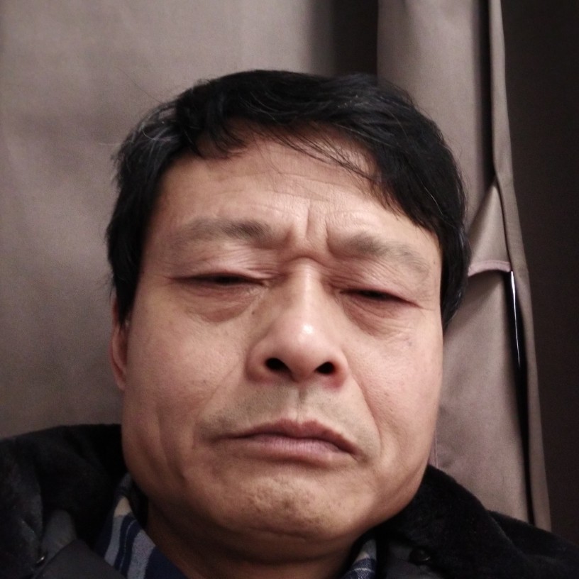 简单蹁跹路人的照片