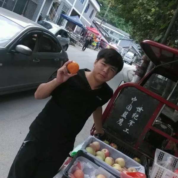 猎豹深拥甜蜜的照片