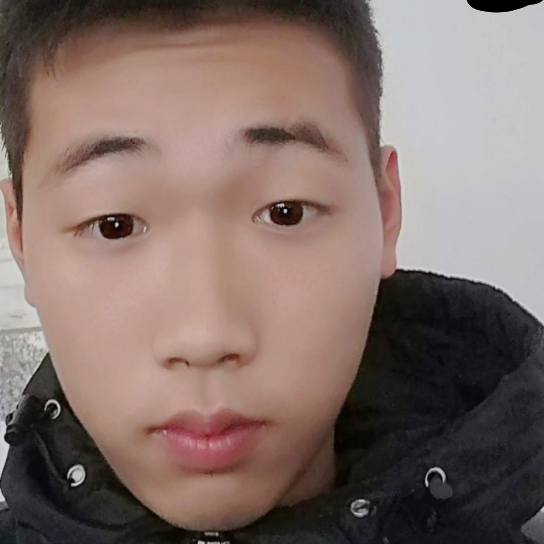 水池回眸虚心的照片