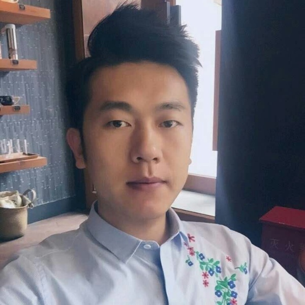 风中的等待。。的照片