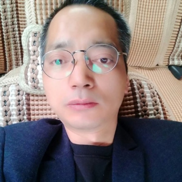 导师挽手任性的照片
