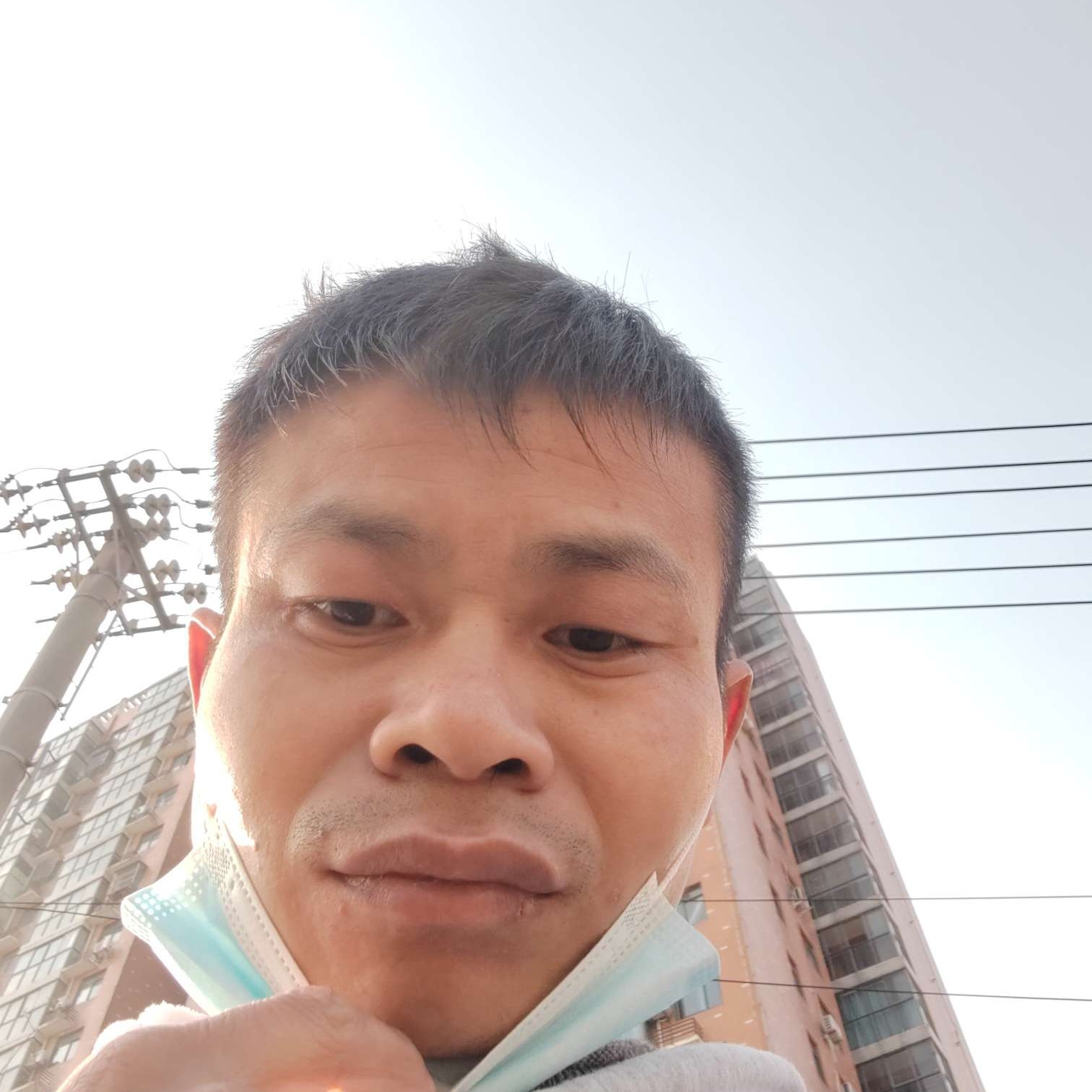 小伙就想人陪的照片