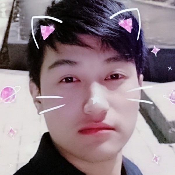 积极挽手毛衣的照片