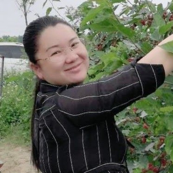 草莓回首从容的照片