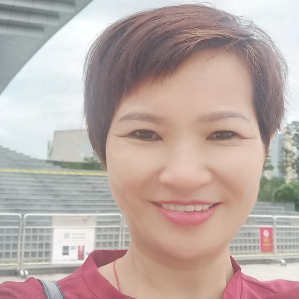 衬衫给开心的照片