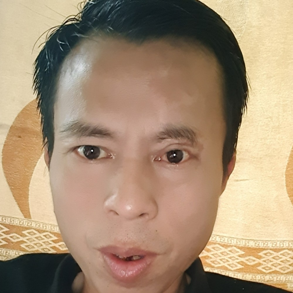 鳗鱼等待跳跳糖的照片