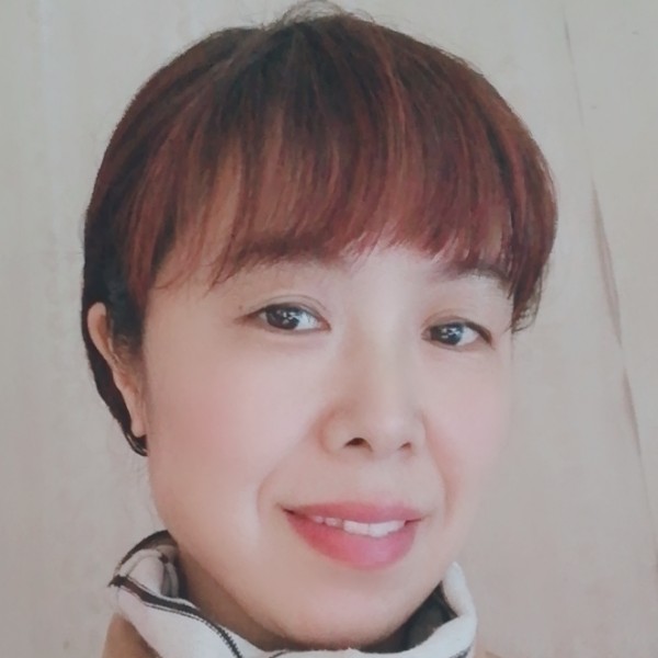 星愿回眸无奈的照片