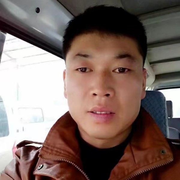 保温杯方微笑的照片
