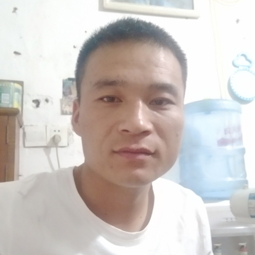 魁梧笑凉笙的照片