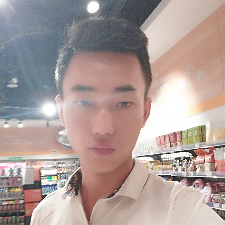 陌殇深拥欠你的的照片